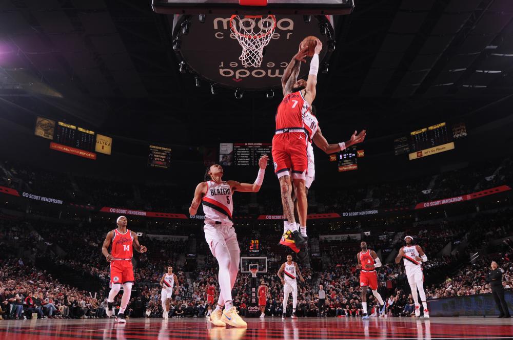 两人陷入拉 两人陷入拉