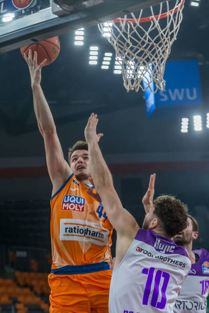 詹姆斯显然 詹姆斯显然