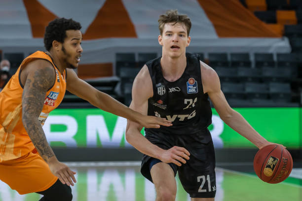 更是基于战 更是基于战